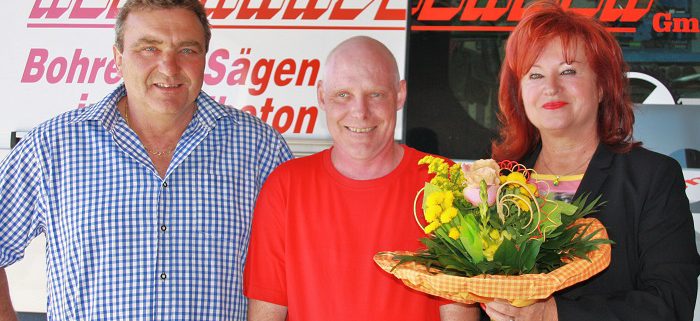 Der Mitarbeiter Stefan Flossmann feiert sein 20 jähriges Jubiläum bei Allmannsberger Kernbohrungen